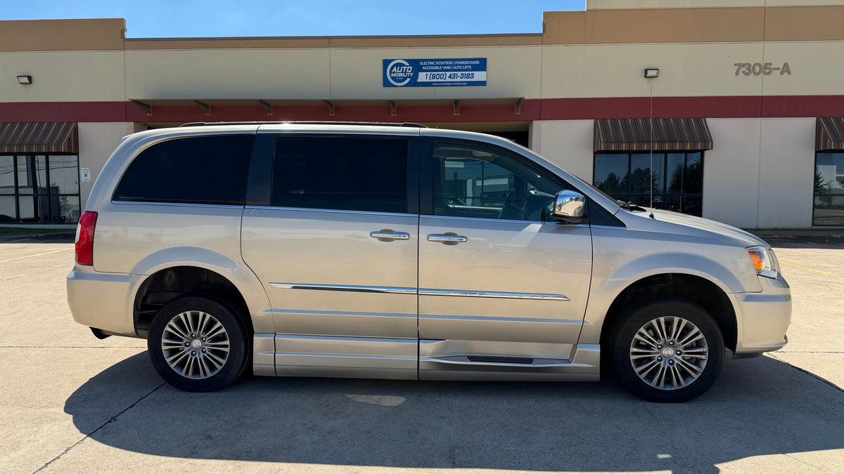 2014 Chrysler Town & Country Touring-L