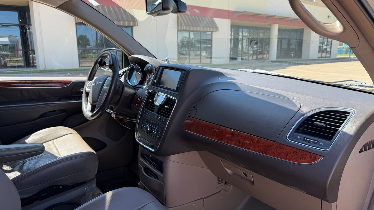 2014 Chrysler Town & Country Touring-L