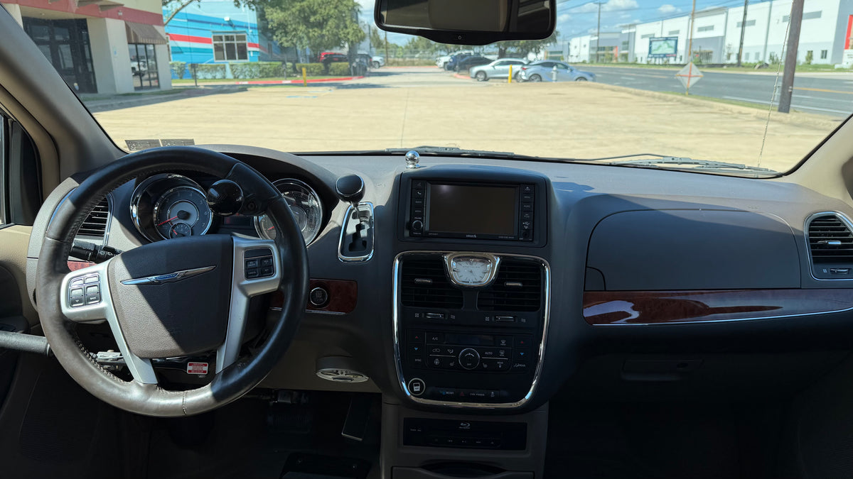 2014 Chrysler Town & Country Touring-L