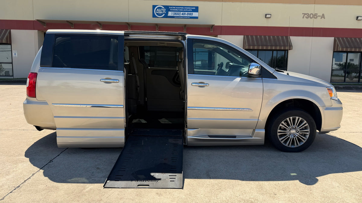 2014 Chrysler Town & Country Touring-L