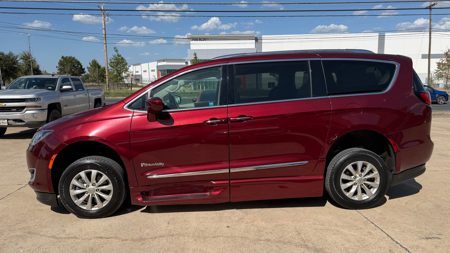 2018 Chrysler Pacifica Touring-L