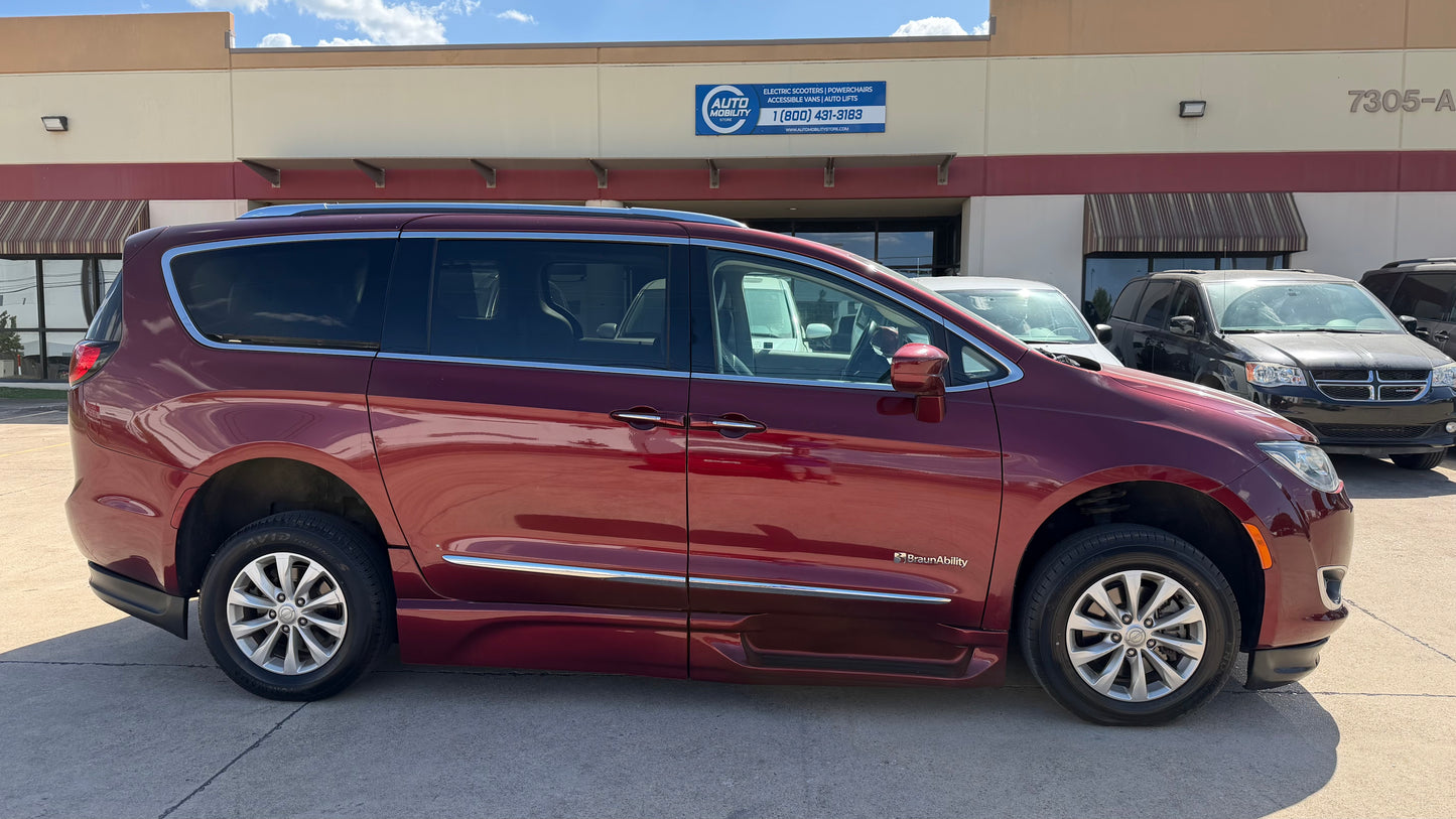 2018 Chrysler Pacifica Touring-L