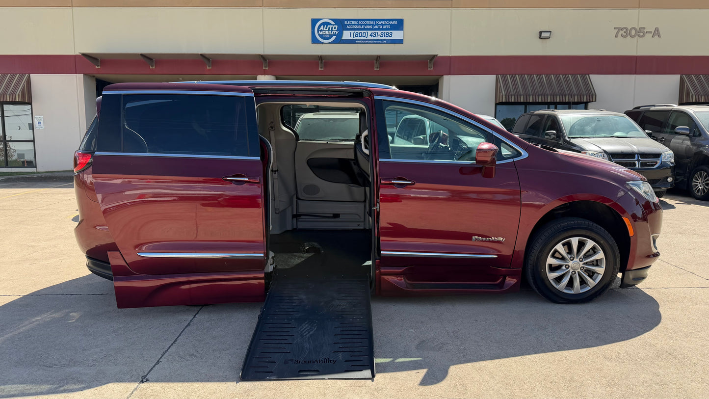 2018 Chrysler Pacifica Touring-L