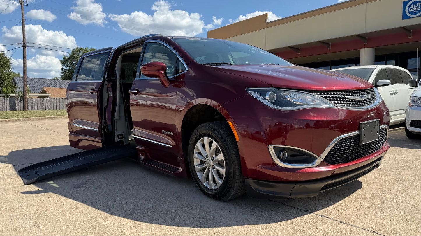 2018 Chrysler Pacifica Touring-L