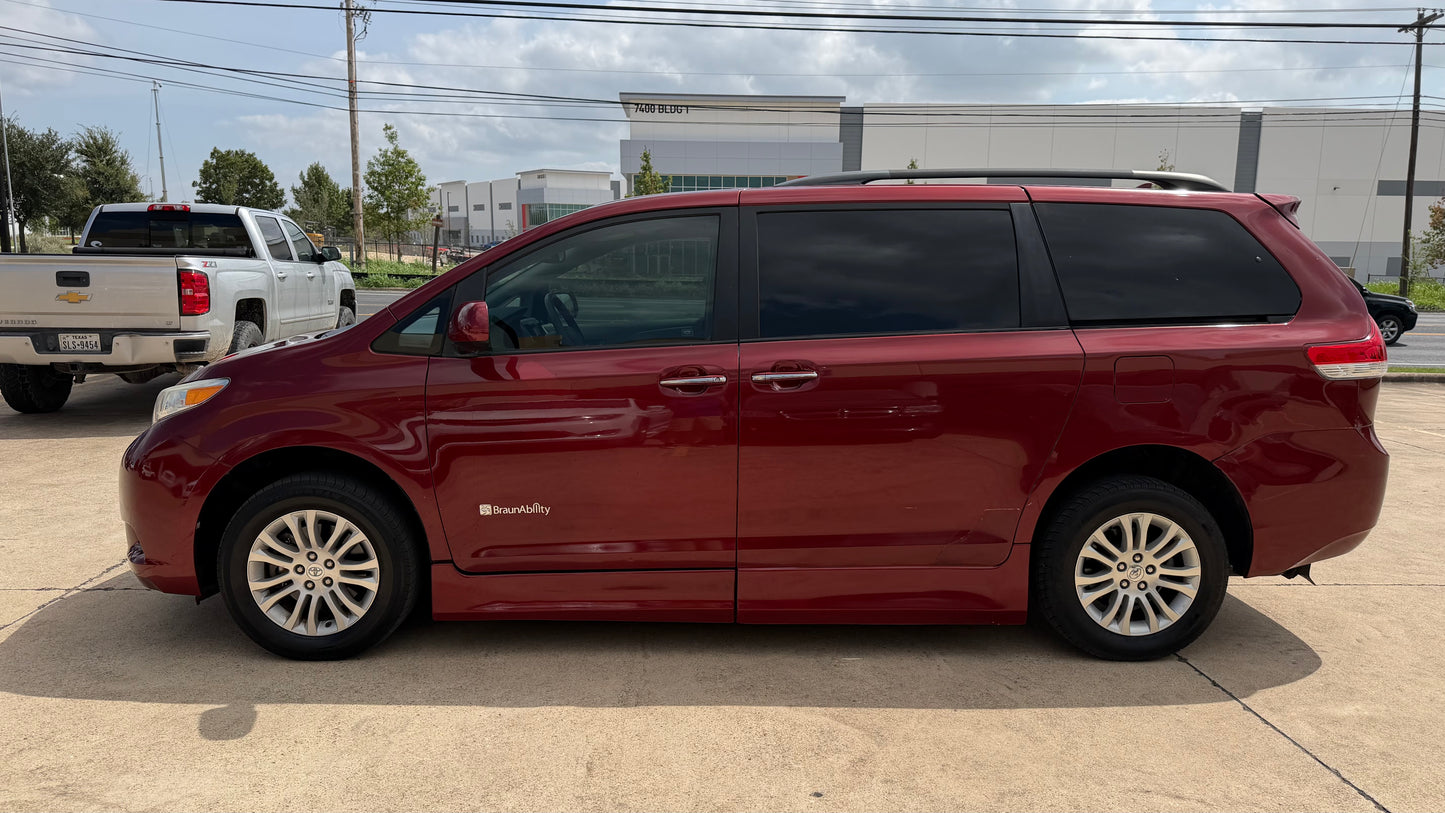 2011 Toyota Sienna XLE