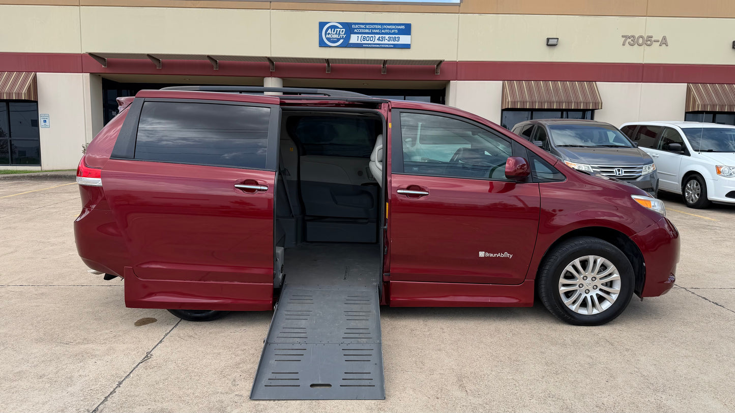 2011 Toyota Sienna XLE