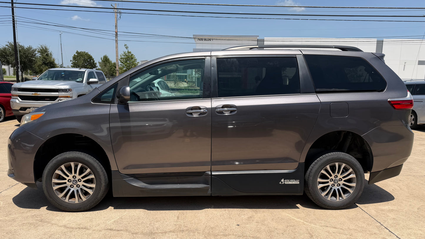 2019 Toyota Sienna XLE
