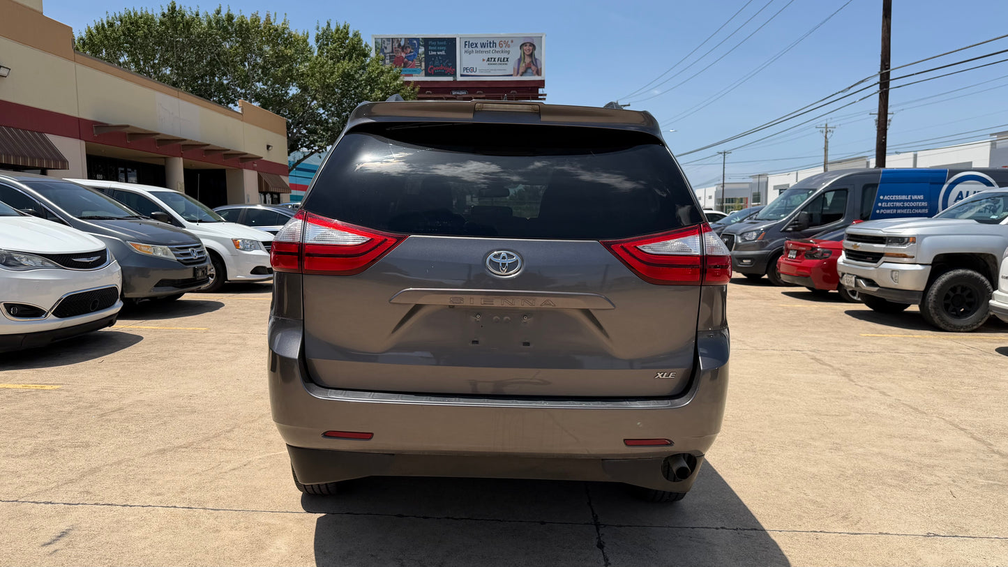 2019 Toyota Sienna XLE