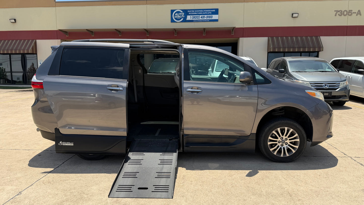 2019 Toyota Sienna XLE