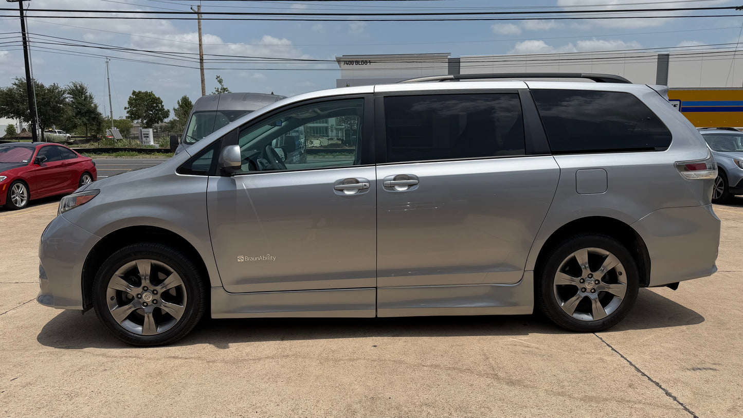 2011 Toyota Sienna SE