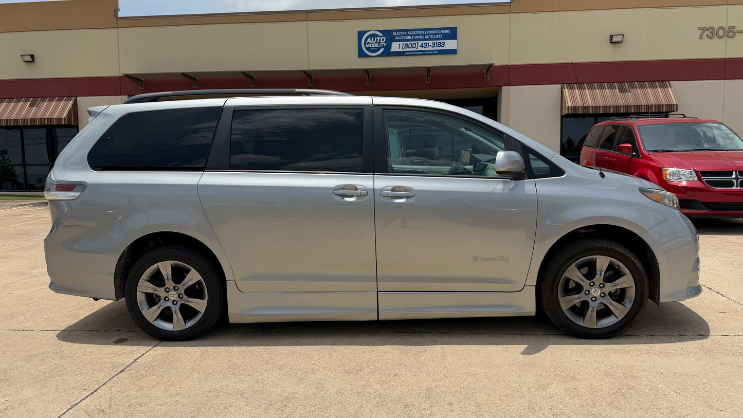 2011 Toyota Sienna SE
