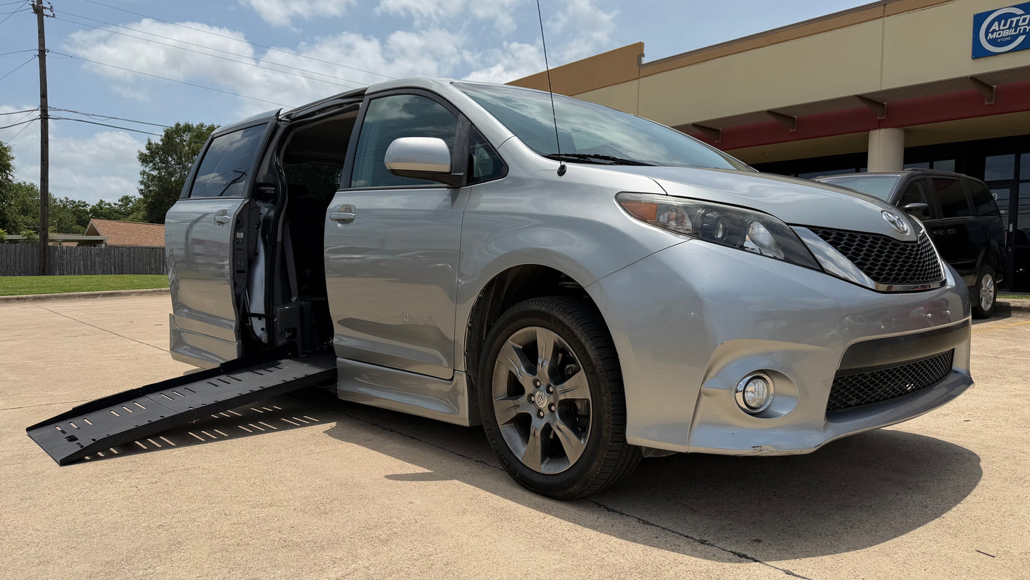 2011 Toyota Sienna SE