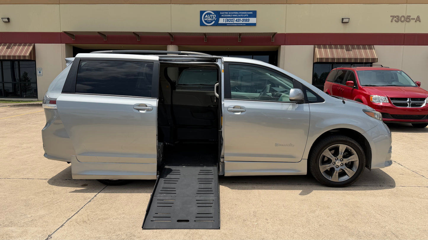 2011 Toyota Sienna SE