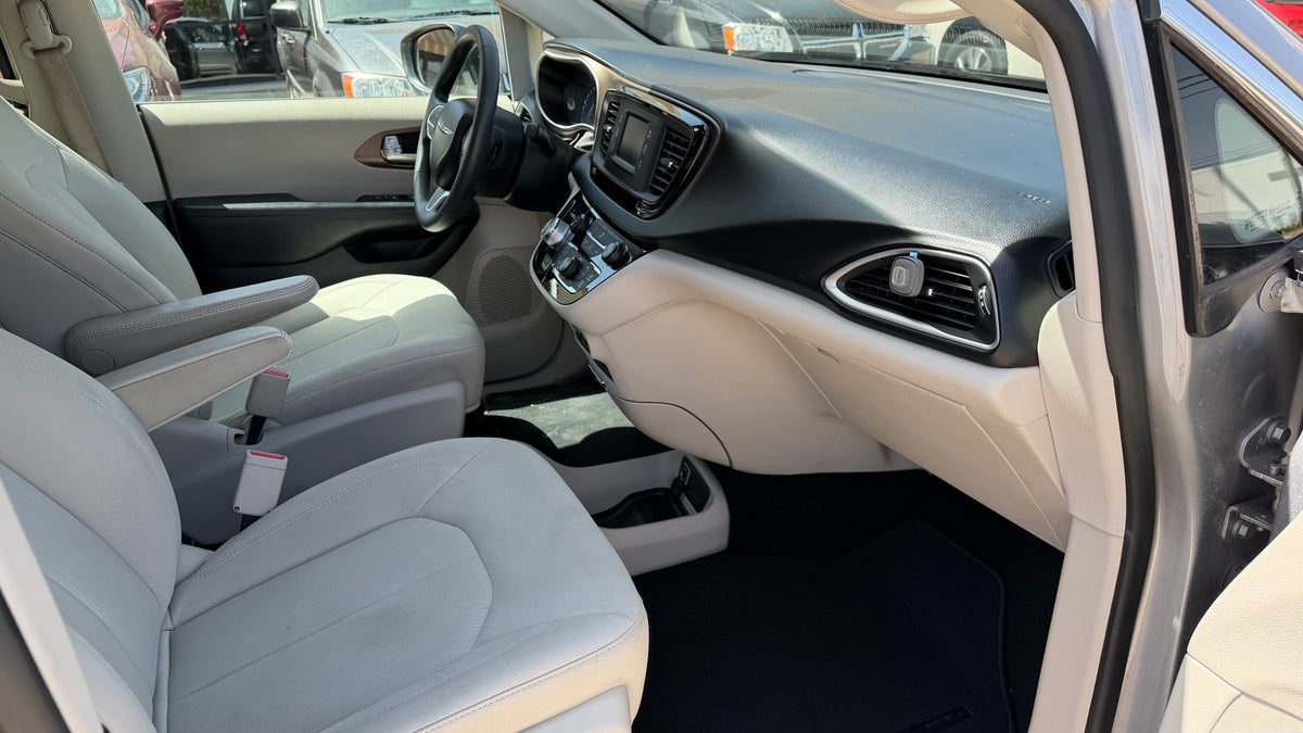 2017 Chrysler Pacifica LX